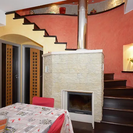 2 Bedroom Awesome In Avola