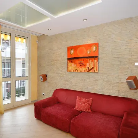 2 Bedroom Awesome In Apartment *